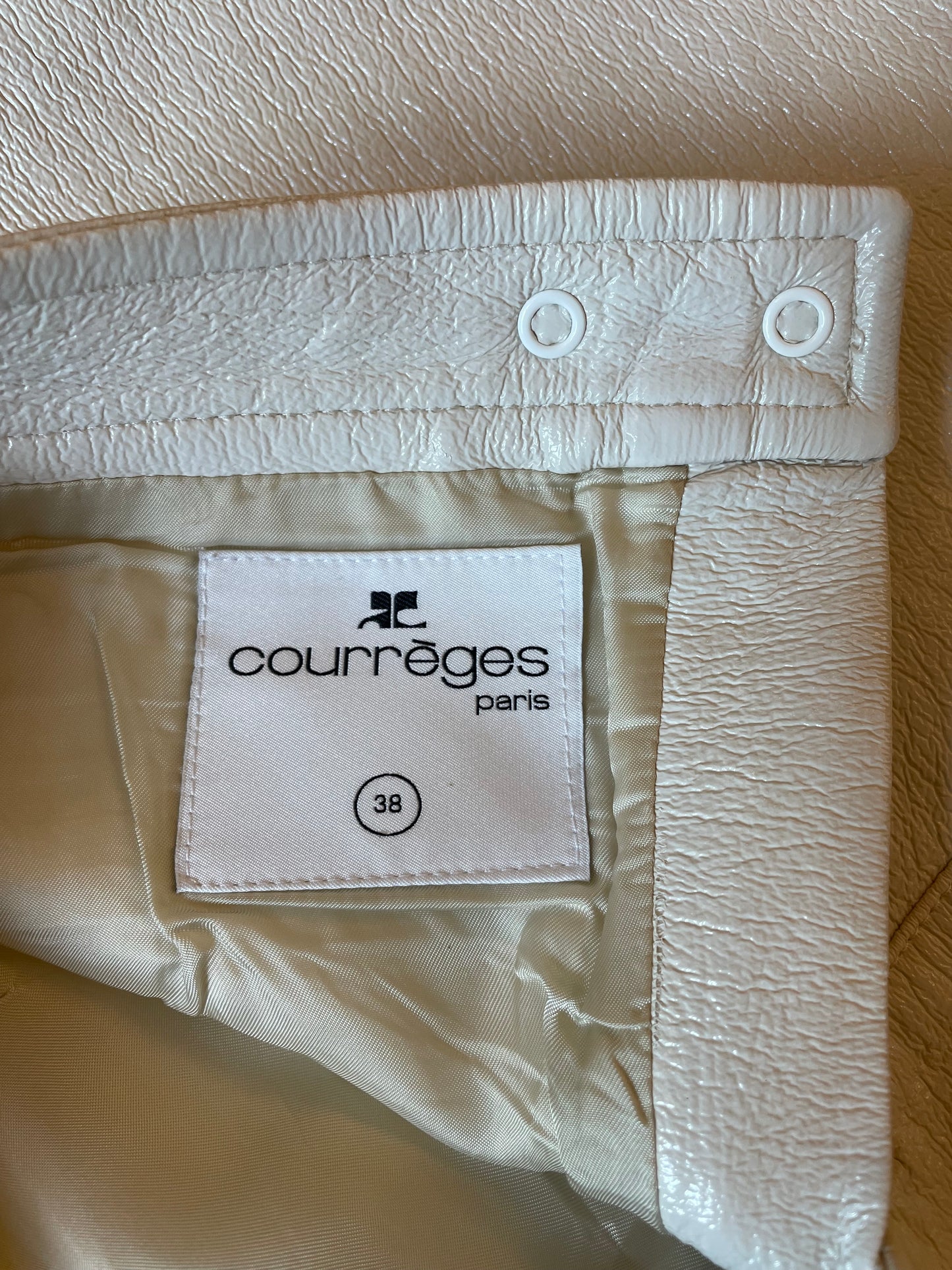 Minijupe en vinyle Courrèges