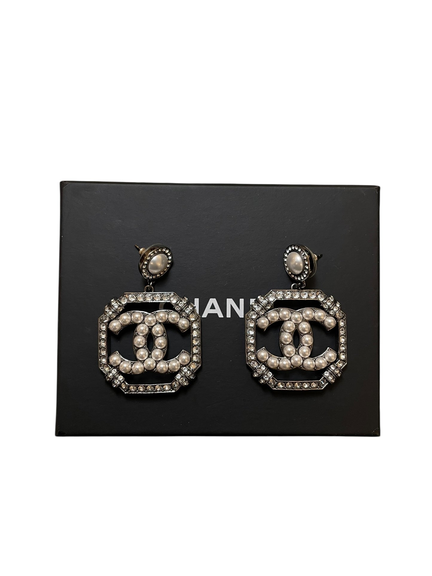 Chanel pearls and rhinestones earrings