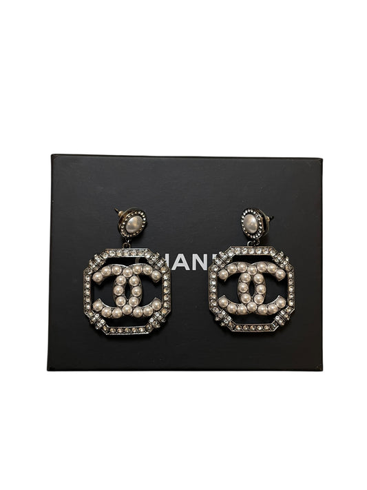 Chanel pearls and rhinestones earrings