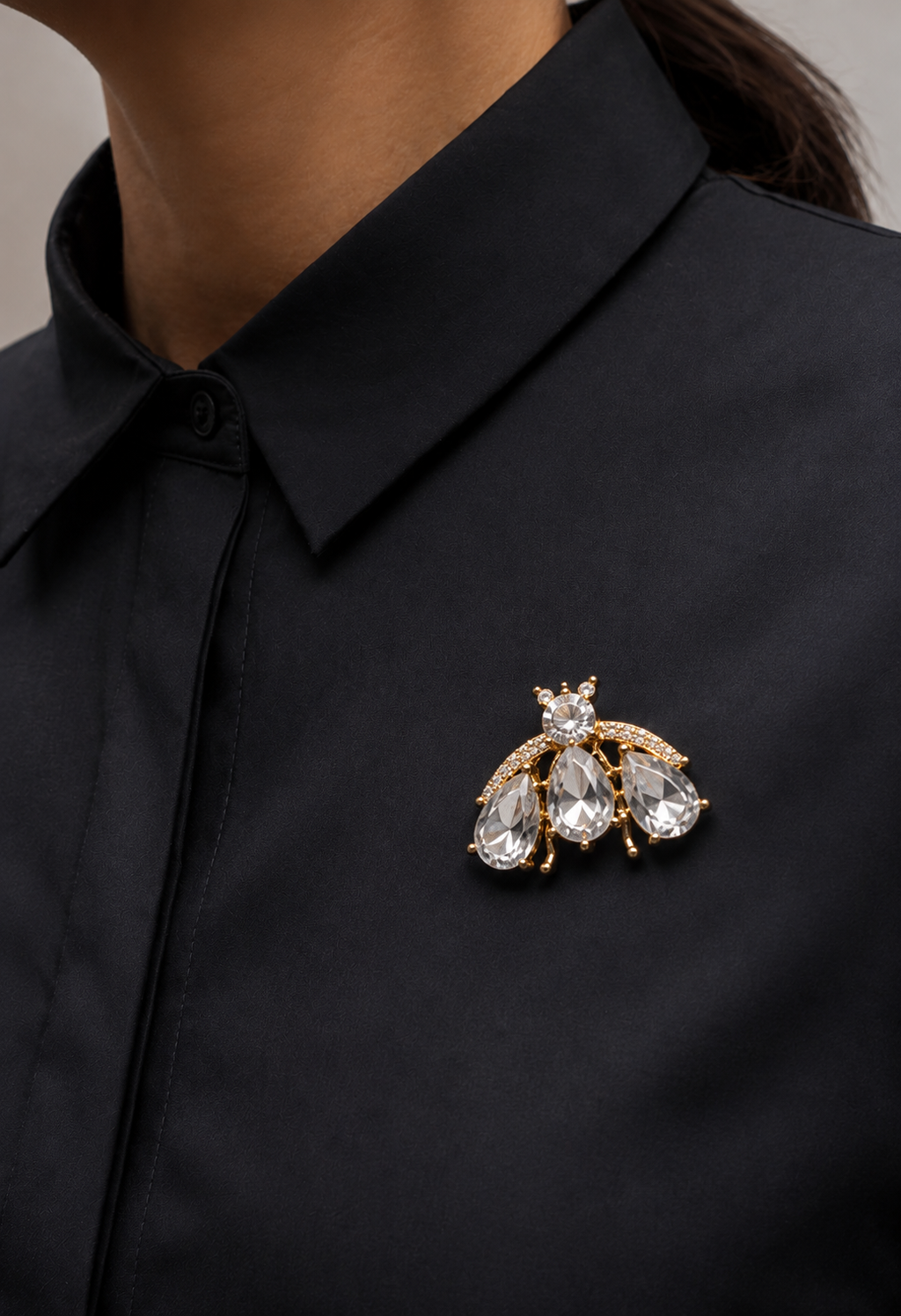 Broche Dior Abeille en métal doré et cristaux