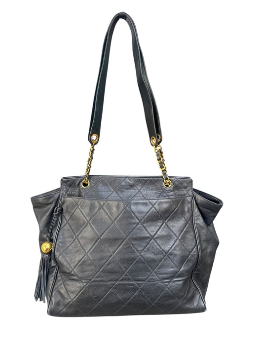 CHANEL VINTAGE BLACK LEATHER SHOULDER BAG — 1990s / EARLY 2000s