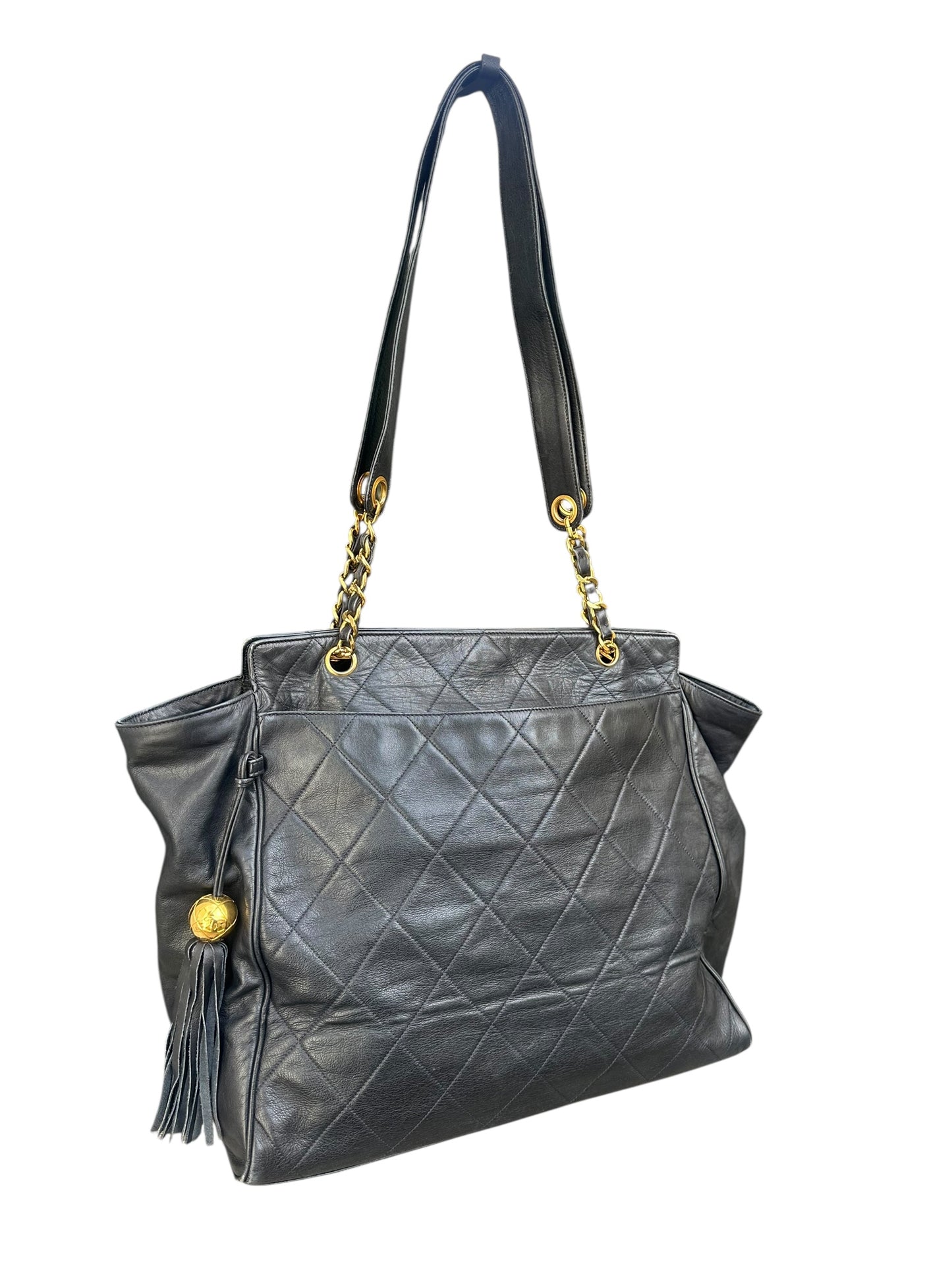 CHANEL VINTAGE BLACK LEATHER SHOULDER BAG — 1990s / EARLY 2000s