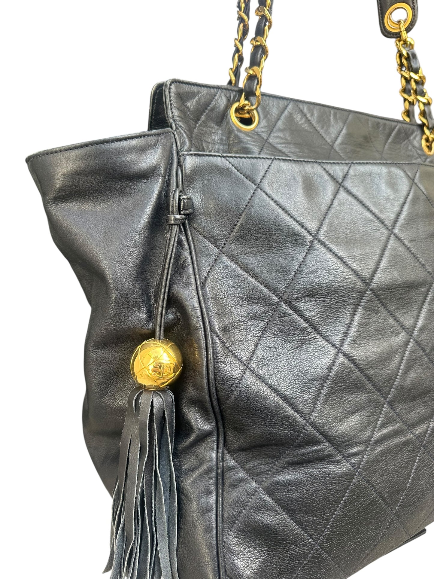 CHANEL VINTAGE BLACK LEATHER SHOULDER BAG — 1990s / EARLY 2000s