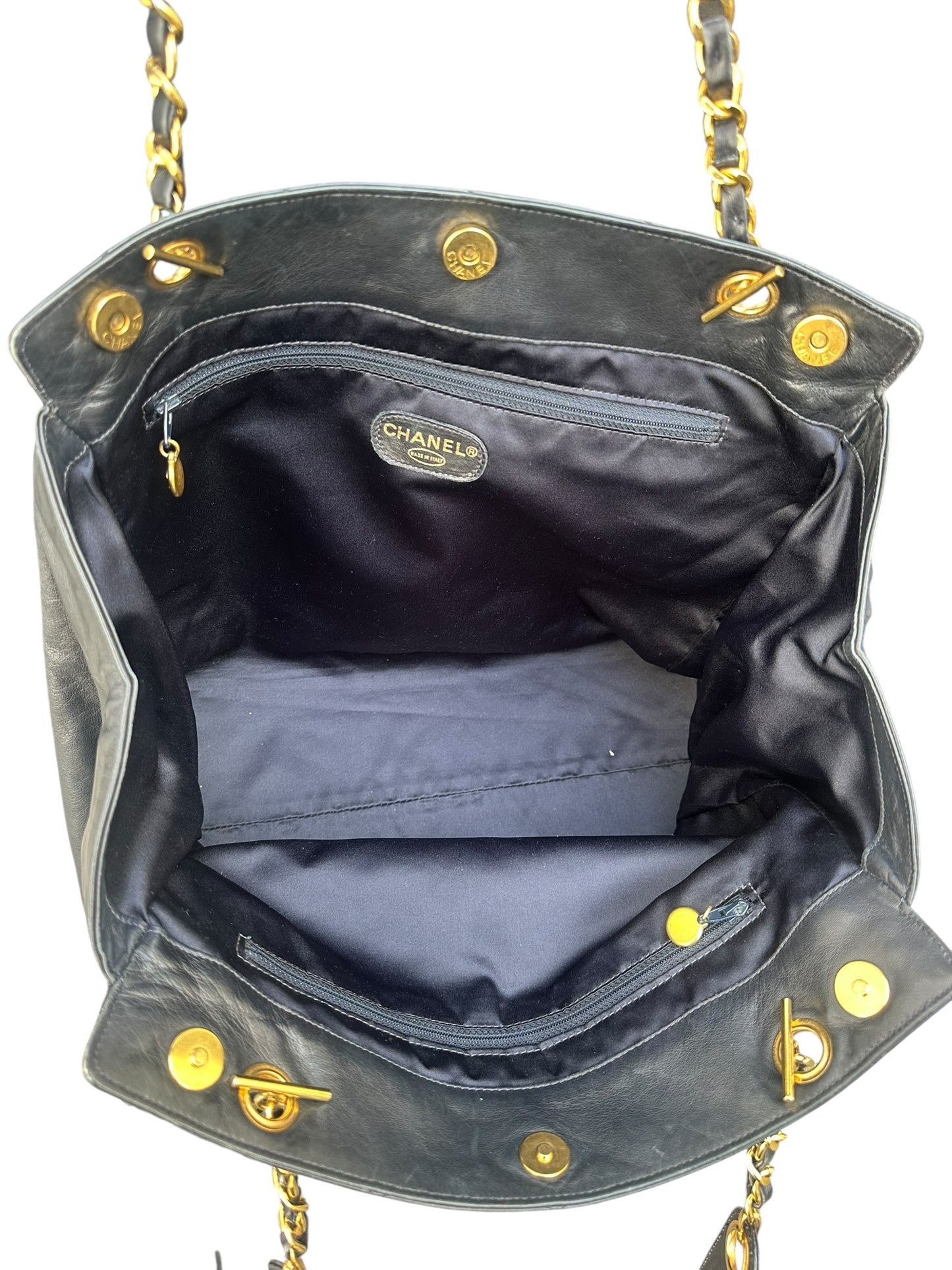 CHANEL VINTAGE BLACK LEATHER SHOULDER BAG — 1990s / EARLY 2000s