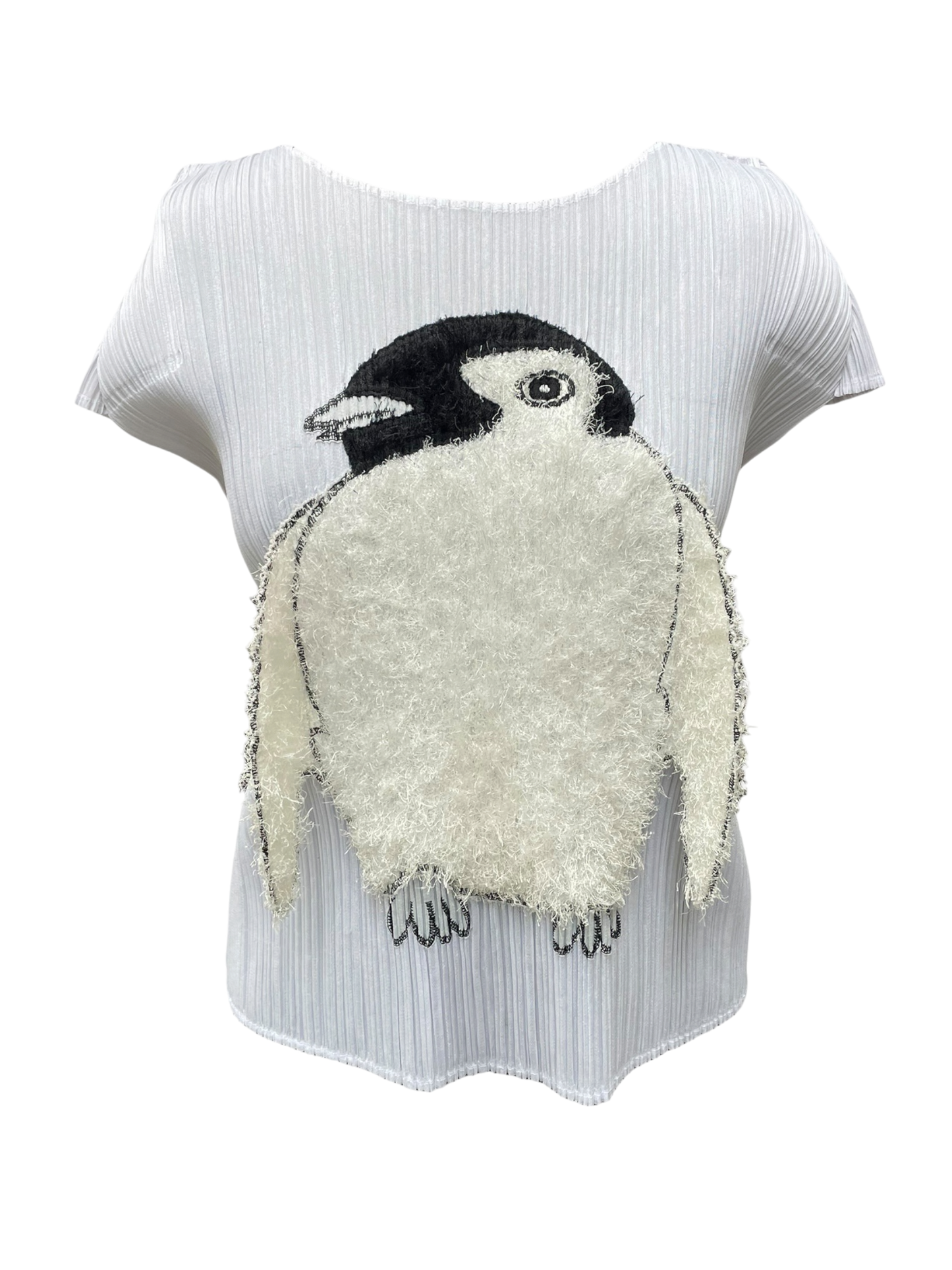 Issey Miyake - Haut plissé blanc avec motif pingouin texturé