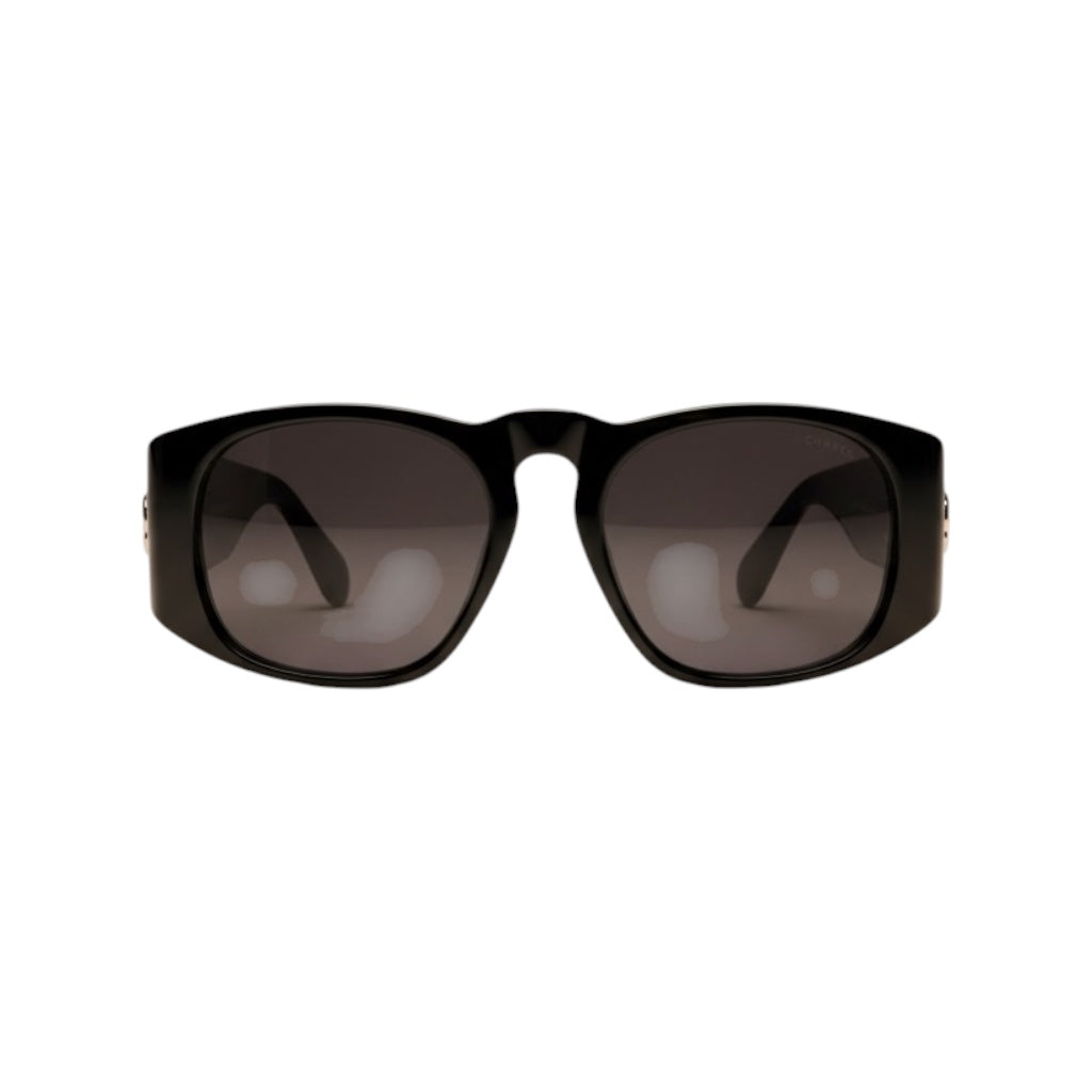 Chanel - Lunettes de soleil oversize matelassées noires