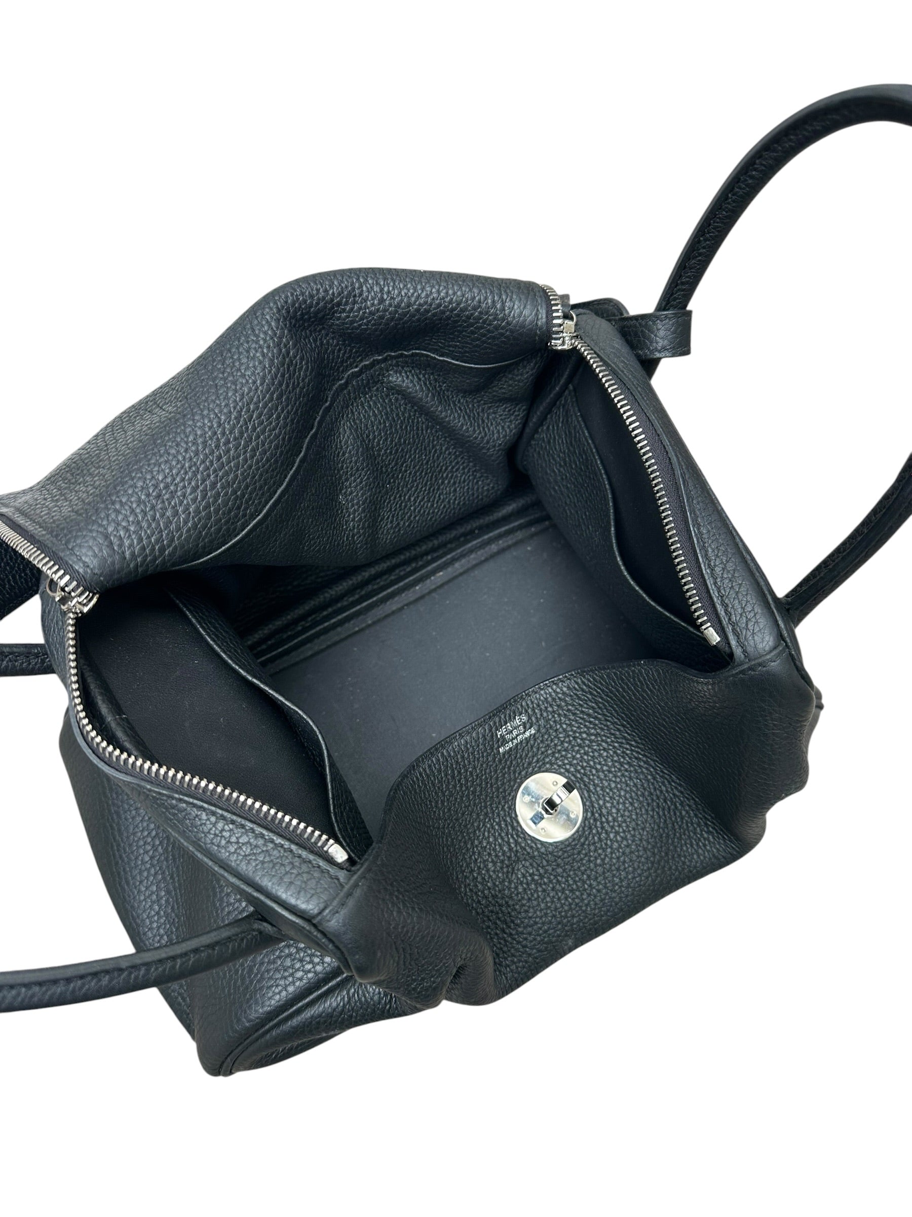 Sac Hermès Lindy 26 en cuir Clémence noir avec attributs palladium